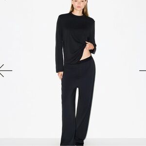 Skims Boyfriend Loose Pants in Onyx